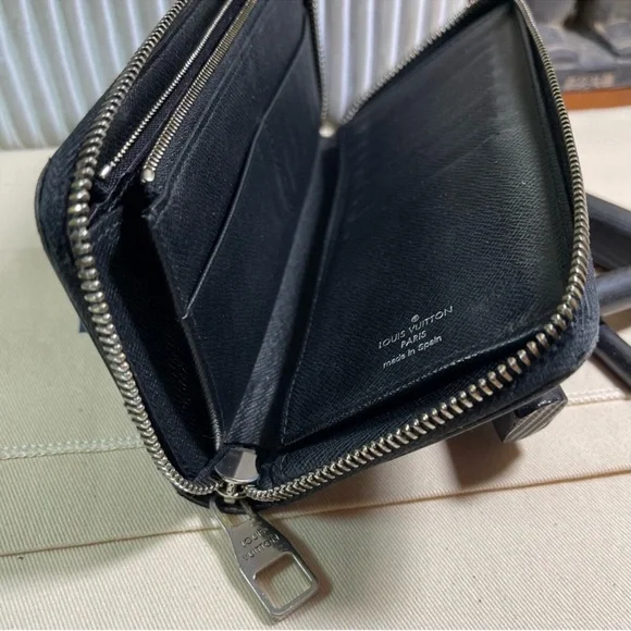 Louis Vuitton Damier Graphite Vertical Zippy Wallet - Picture 13 of 16